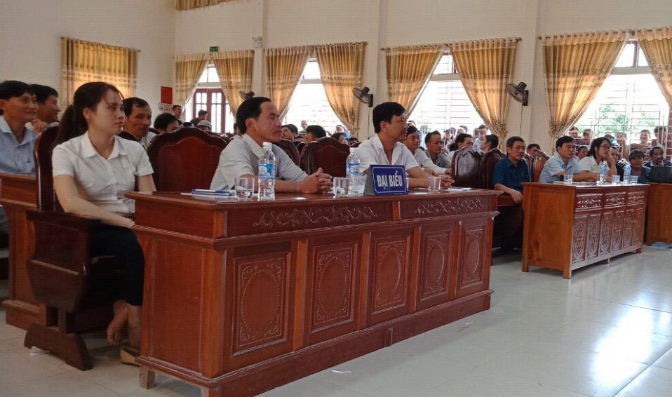 Phiên đấu giá diễn ra với không khí sôi nổi